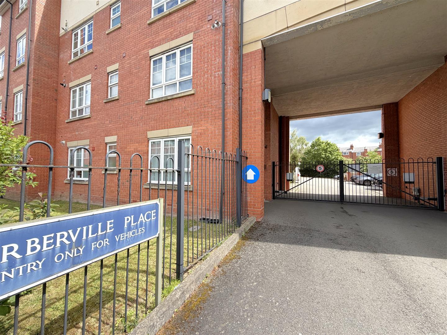 Turberville Place, Off Ansells Way, Central Warwick (Nr Sainburys & Race Course) 2